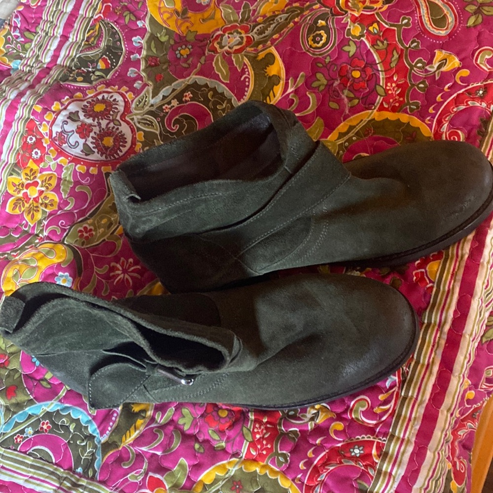 New/distressed Olive green booties suede never worn so cute boho! Size 38